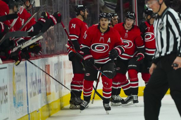 Hurricanes slo Buffalo Sabres for nok en sluttspillplass